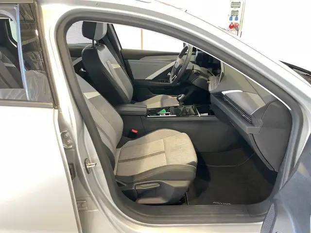 Opel Astra view 7