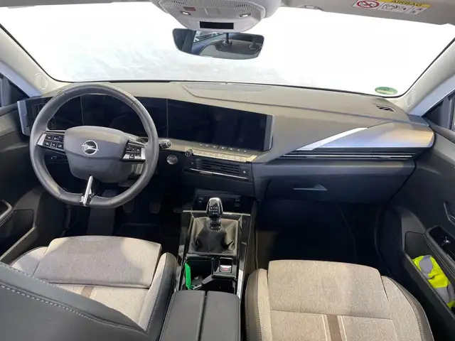 Opel Astra view 8