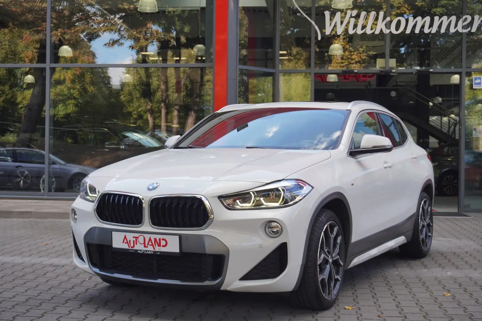 BMW X2 sDrive 20 i M Sport X LED Head-Up AHK PDC Blanc - 2