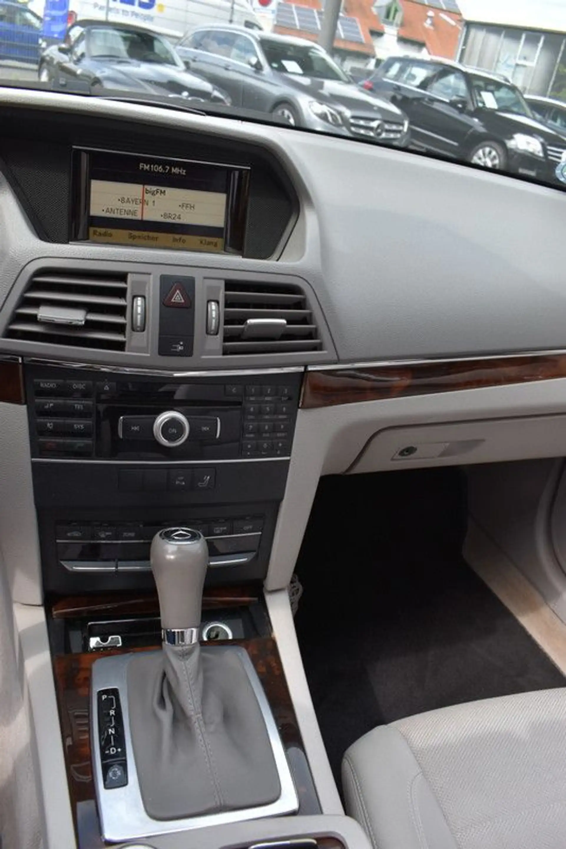 Mercedes-Benz E 250 E250 Cabrio CDI BlueEfficiency*Elegance*SHZ*PDC* — photo 14