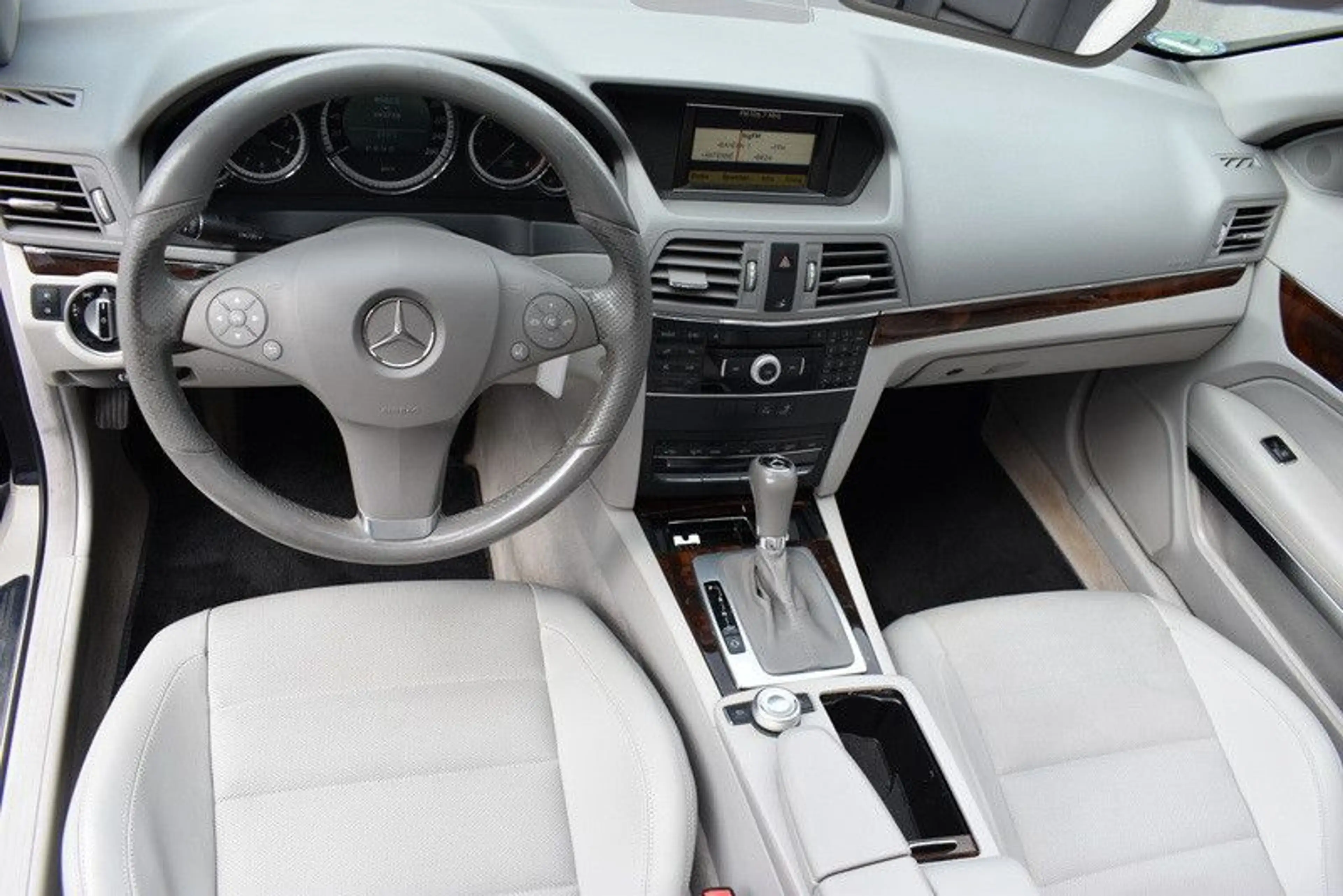 Mercedes-Benz E 250 E250 Cabrio CDI BlueEfficiency*Elegance*SHZ*PDC* — photo 13