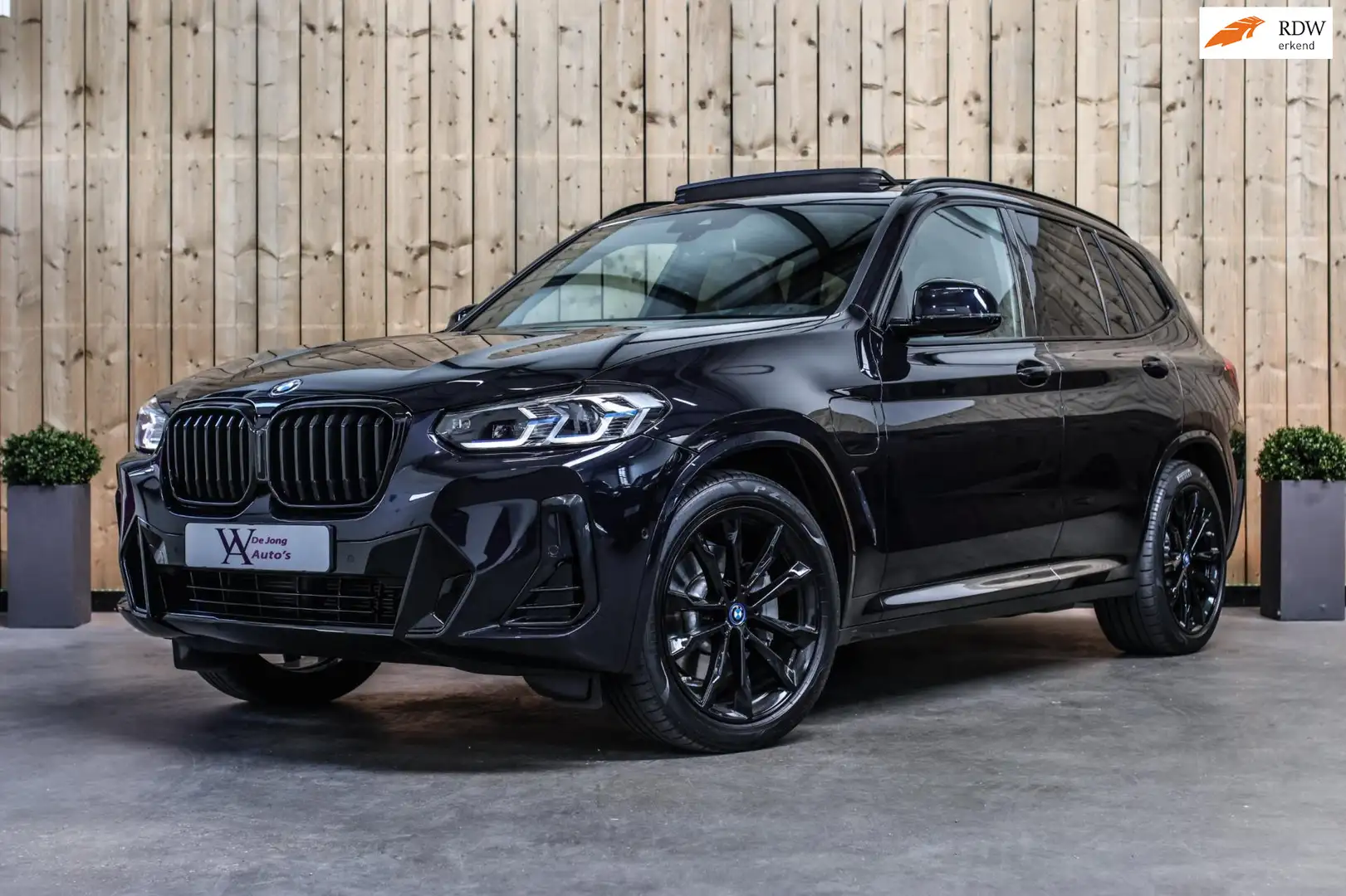 BMW X3 XDrive30e M-Sport *Pano*Camera*Stoelventilatie*Las Zwart - 1
