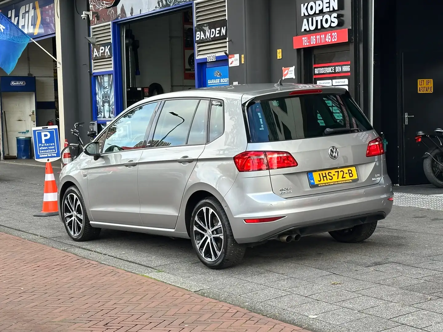 Volkswagen Golf Sportsvan 1.4 TSI Highline Automaat Clima Grau - 2