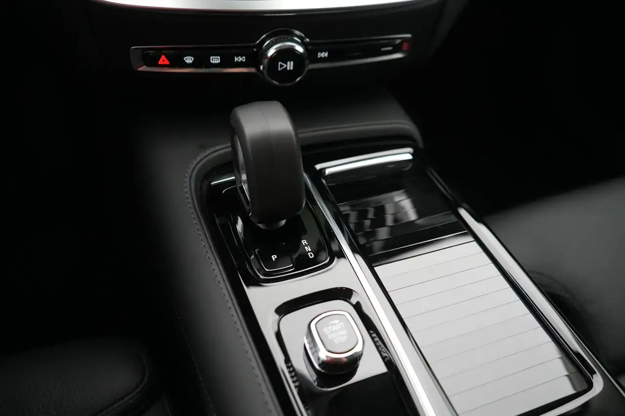 Volvo V60 2.0 T6 PHEV Plus Bright 4WD LEDER/CUIR LED GPS PDC, миниатюра 16