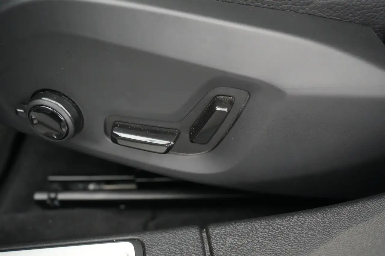 Volvo V60 2.0 T6 PHEV Plus Bright 4WD LEDER/CUIR LED GPS PDC, миниатюра 29