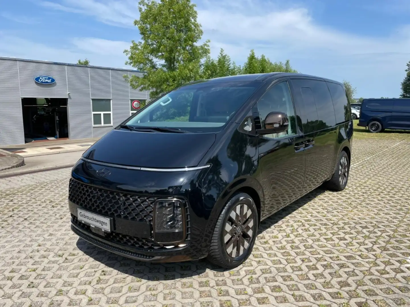 Hyundai STARIA Signature 4WD+AHK+NAV+DAB+PDC+Bose+LED+LMF Schwarz - 2
