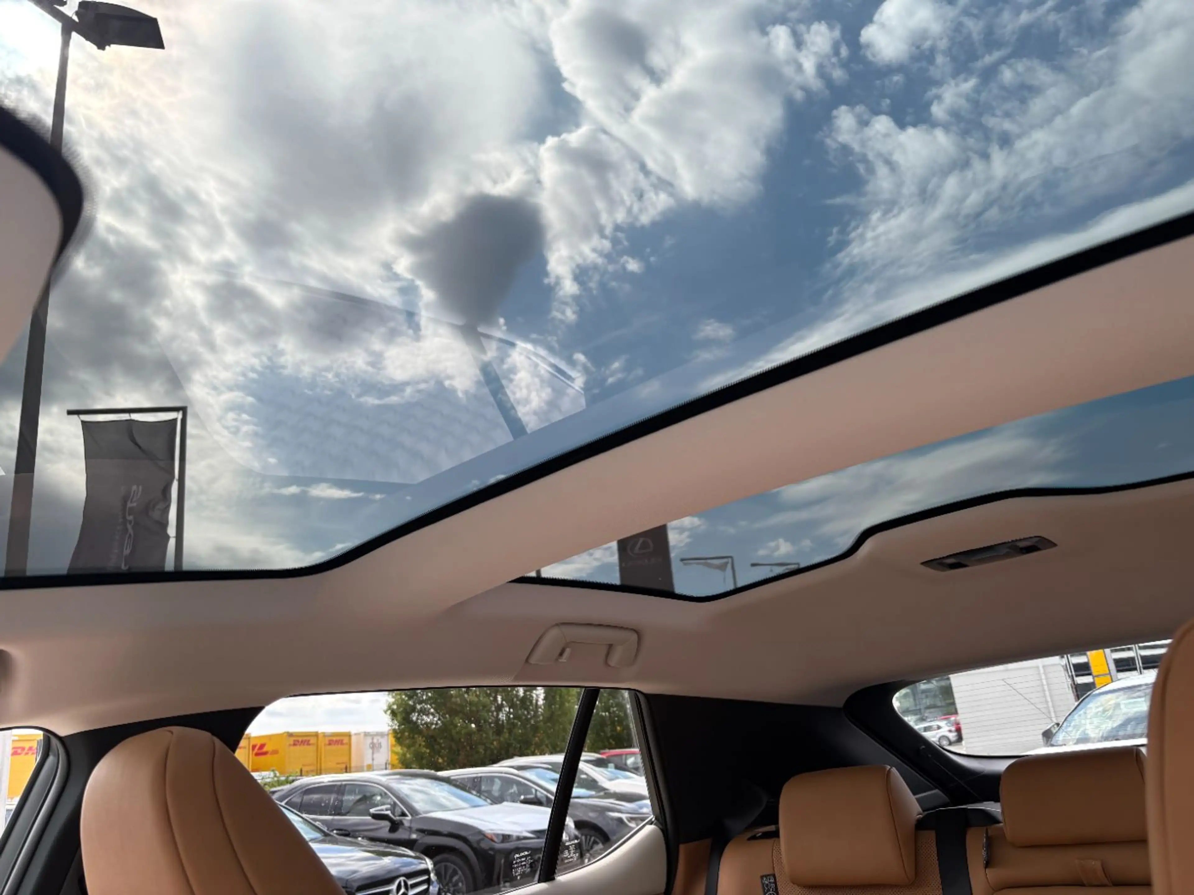 Lexus RZ 350e FWD Premium LED, Navi, Pano, Kamera, HUD — photo 11
