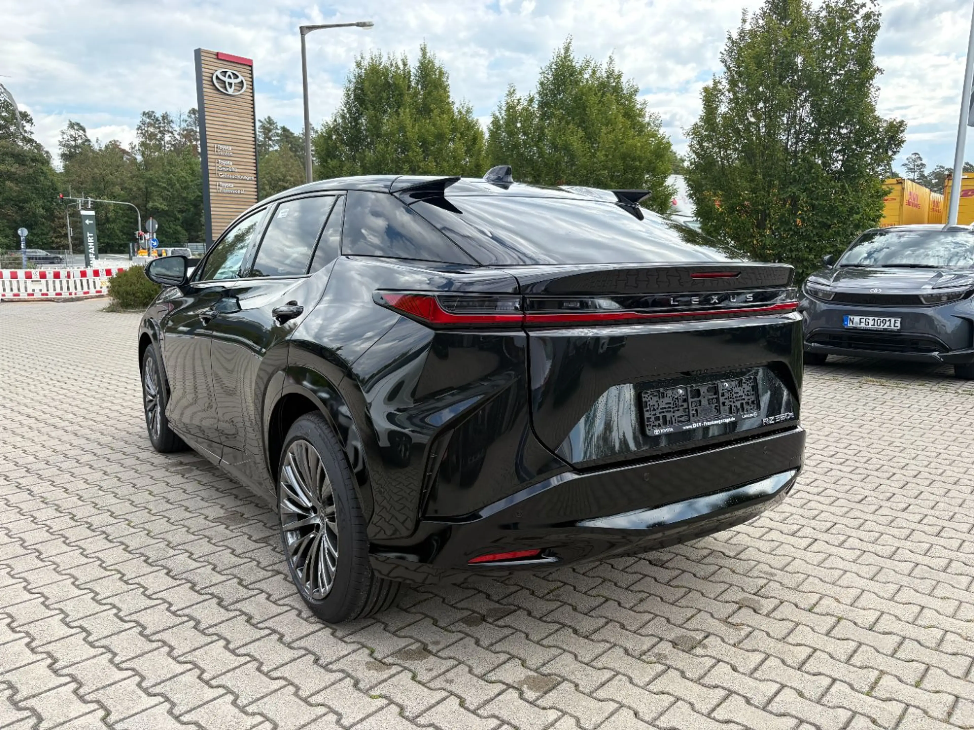 Lexus RZ 350e FWD Premium LED, Navi, Pano, Kamera, HUD — photo 4