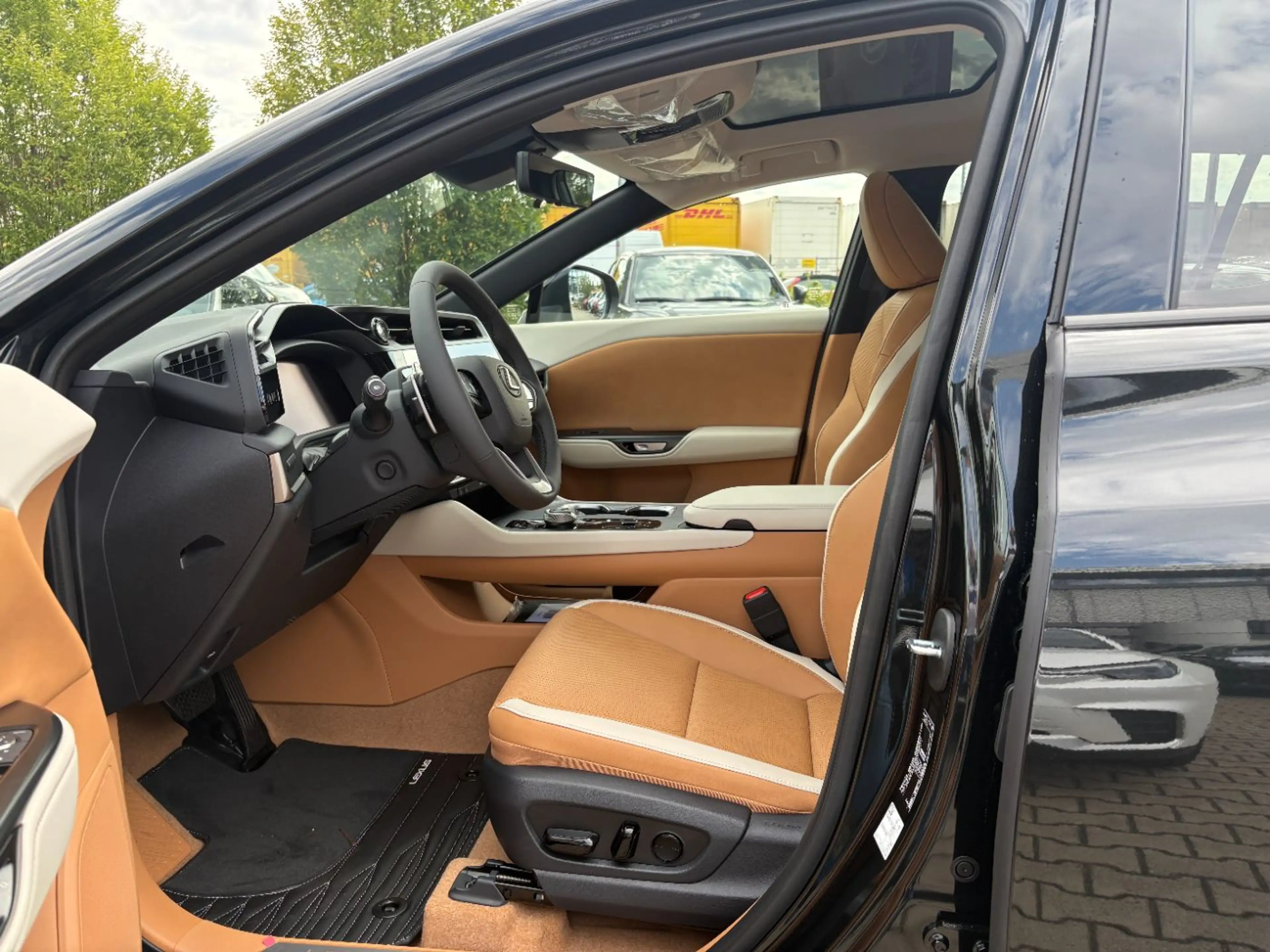 Lexus RZ 350e FWD Premium LED, Navi, Pano, Kamera, HUD — photo 5