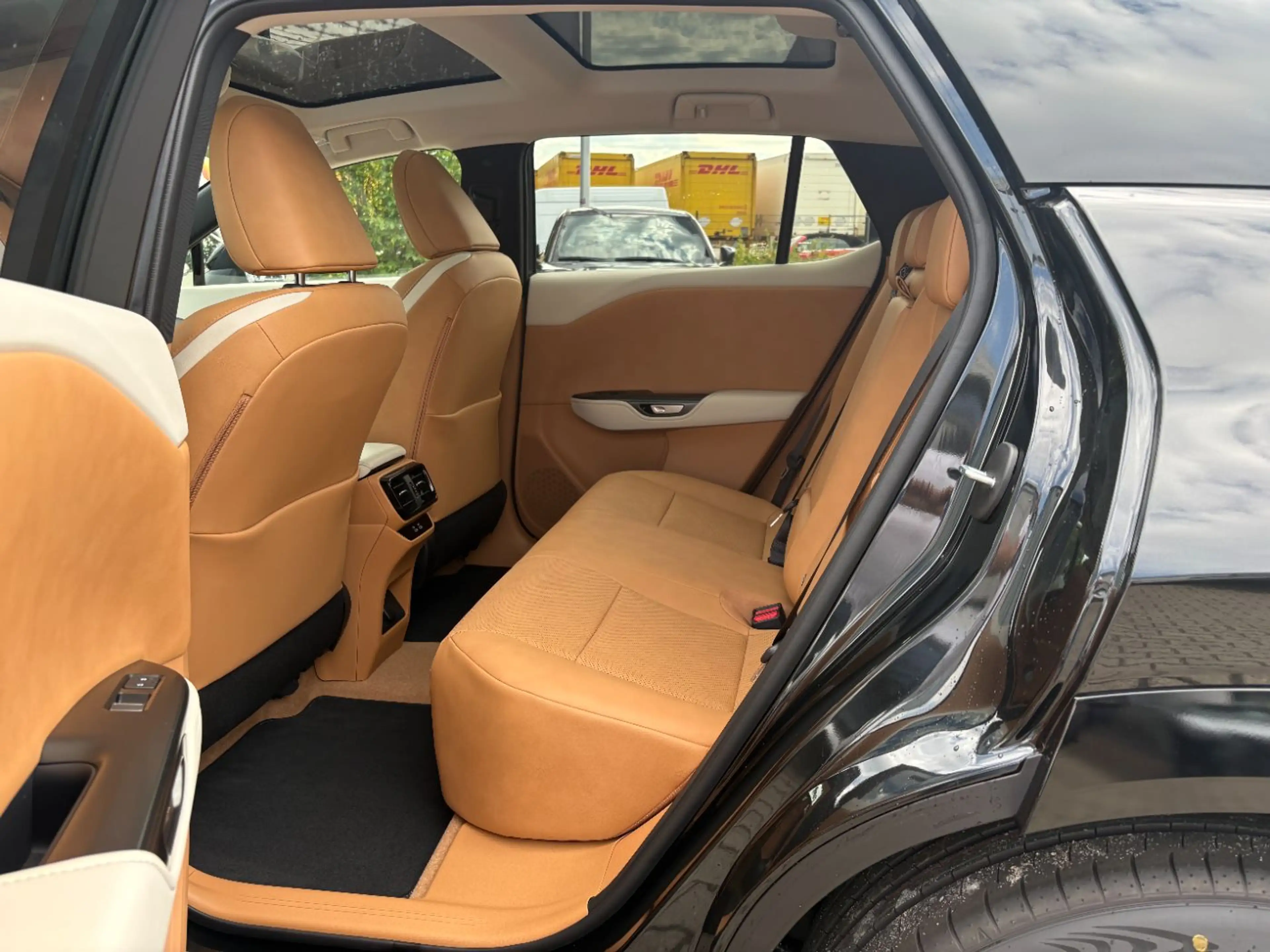Lexus RZ 350e FWD Premium LED, Navi, Pano, Kamera, HUD — photo 6