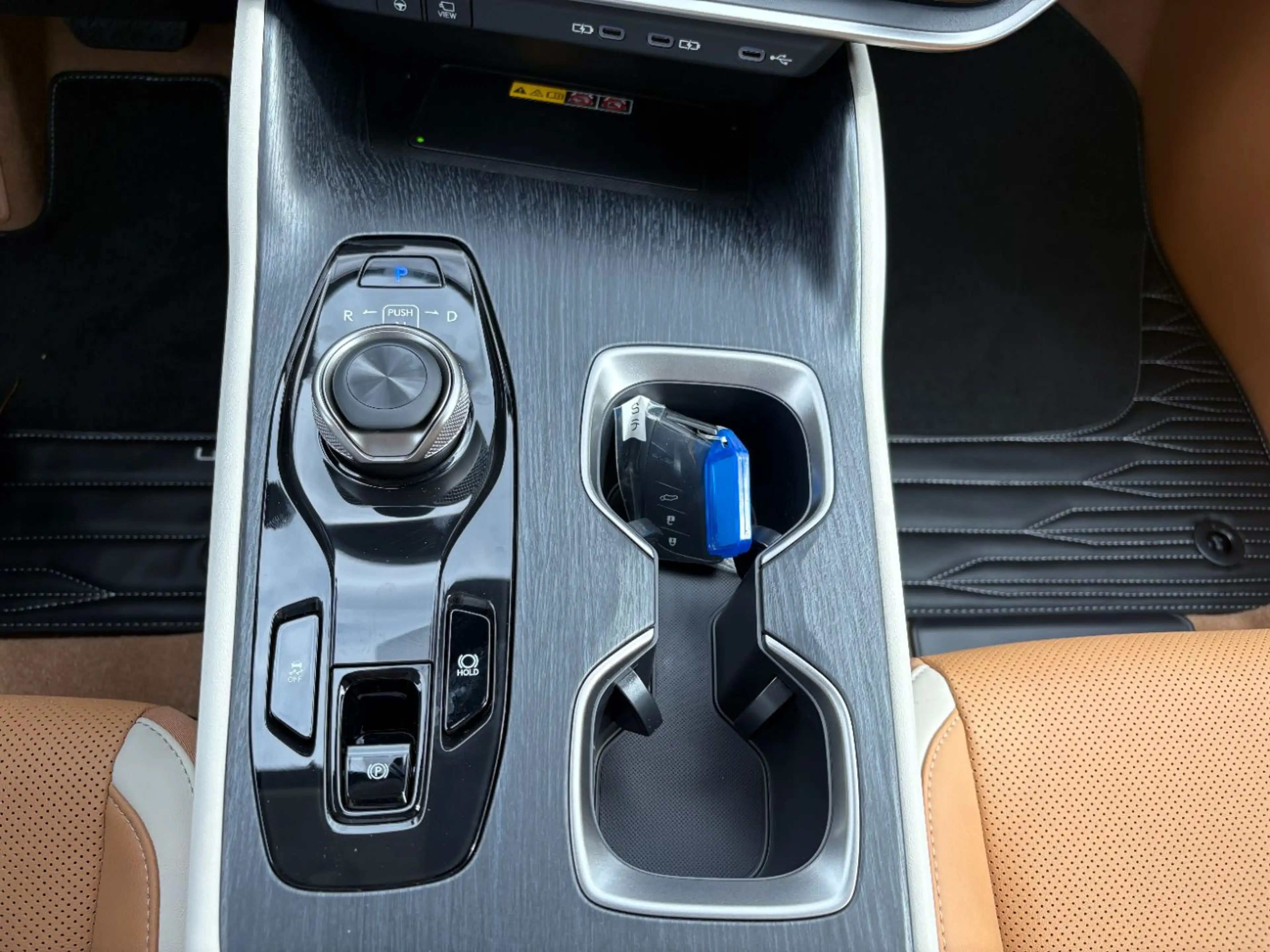 Lexus RZ 350e FWD Premium LED, Navi, Pano, Kamera, HUD — photo 14