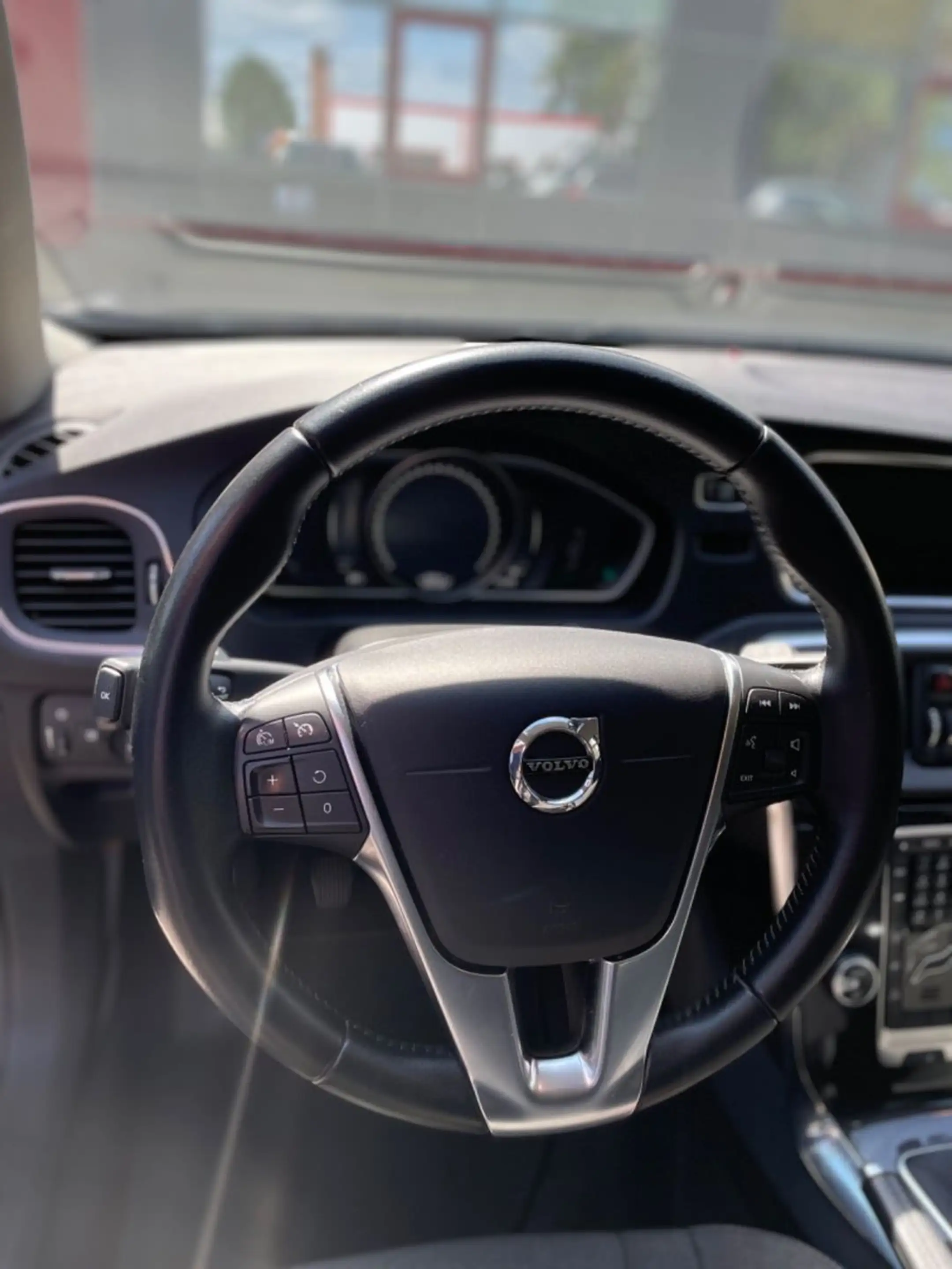 Volvo V40 Cross Country Momentum DIGITALER TACHO/LED — photo 10