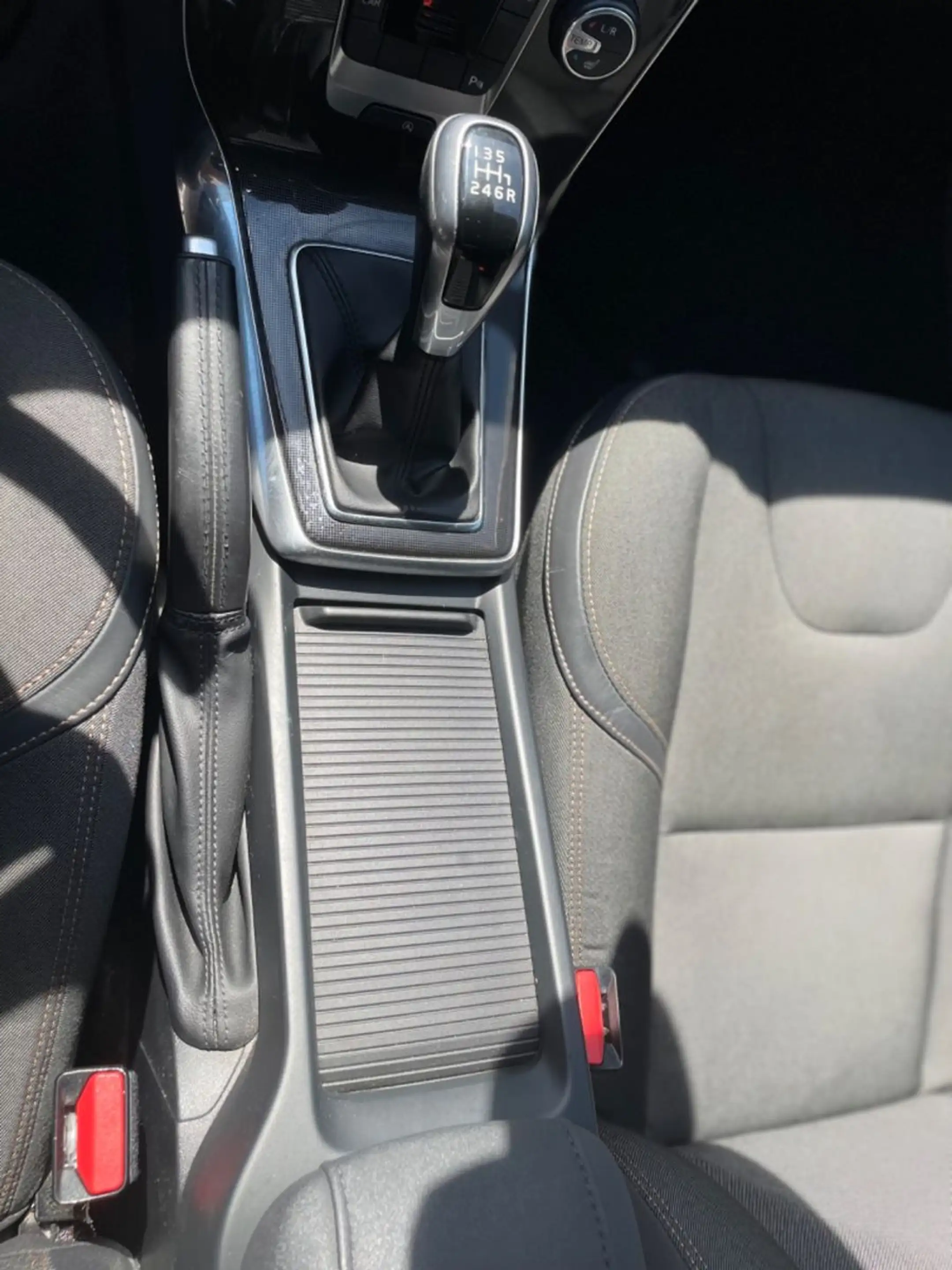 Volvo V40 Cross Country Momentum DIGITALER TACHO/LED — photo 15