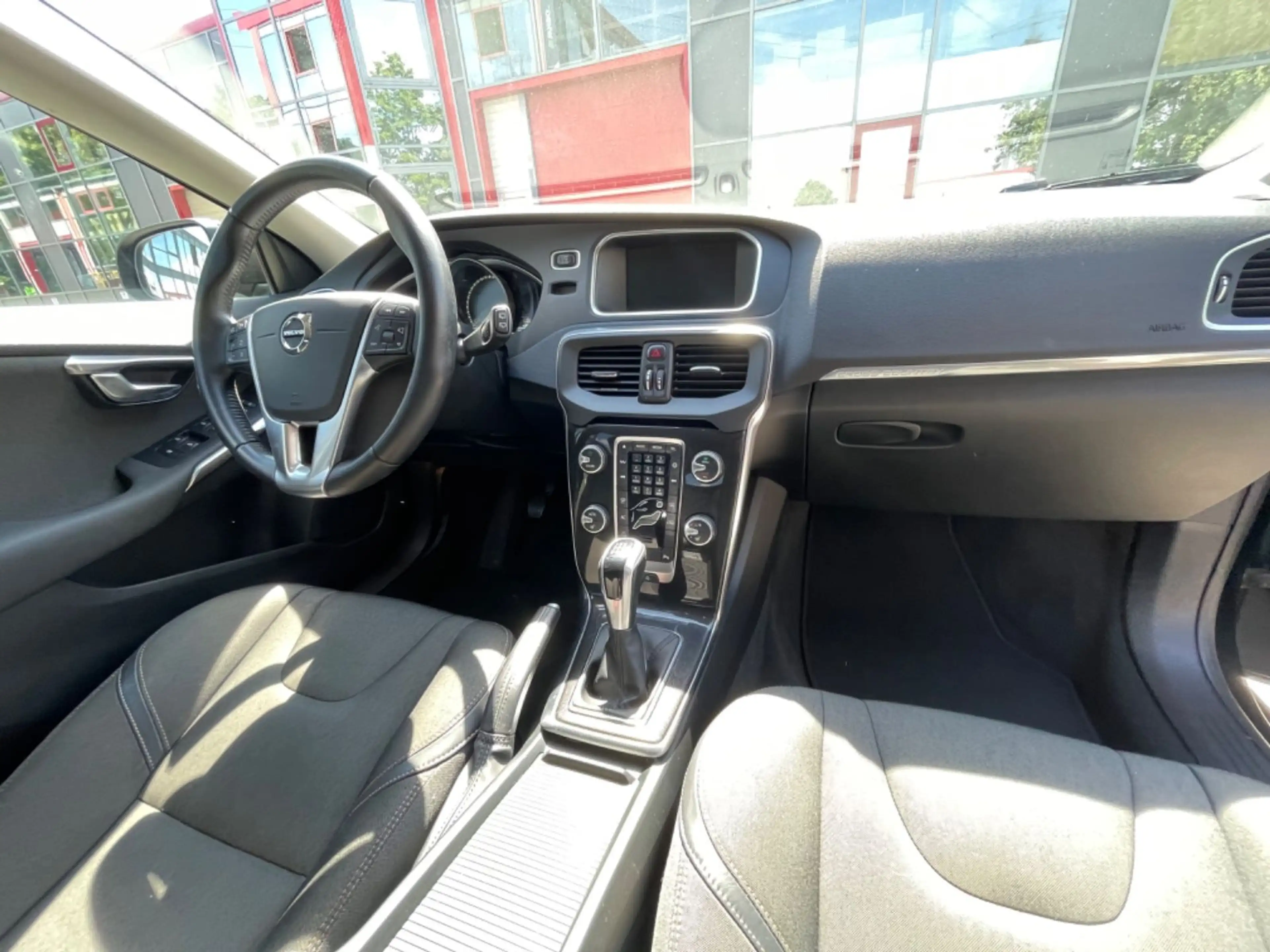 Volvo V40 Cross Country Momentum DIGITALER TACHO/LED — photo 13