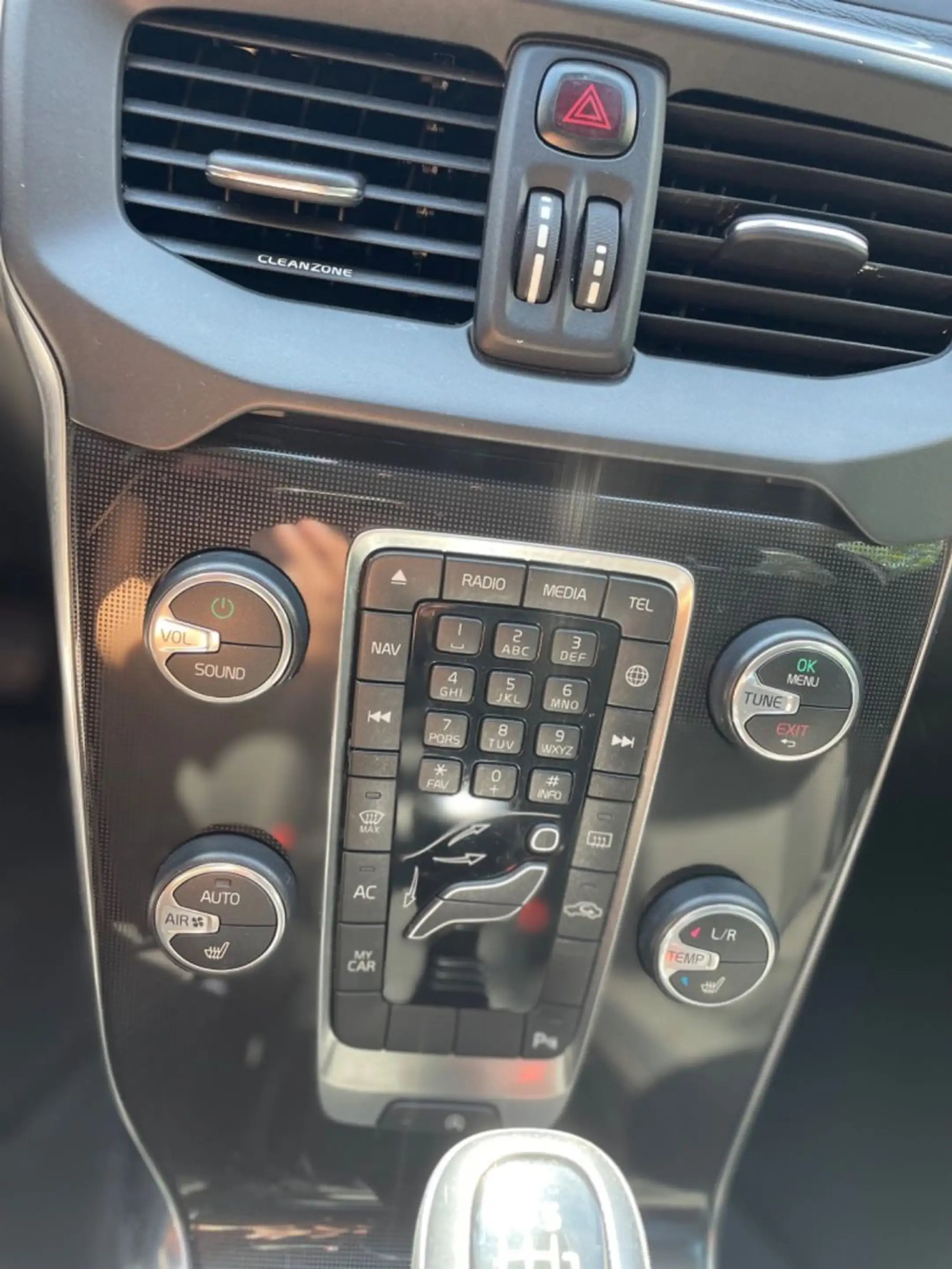 Volvo V40 Cross Country Momentum DIGITALER TACHO/LED — photo 12