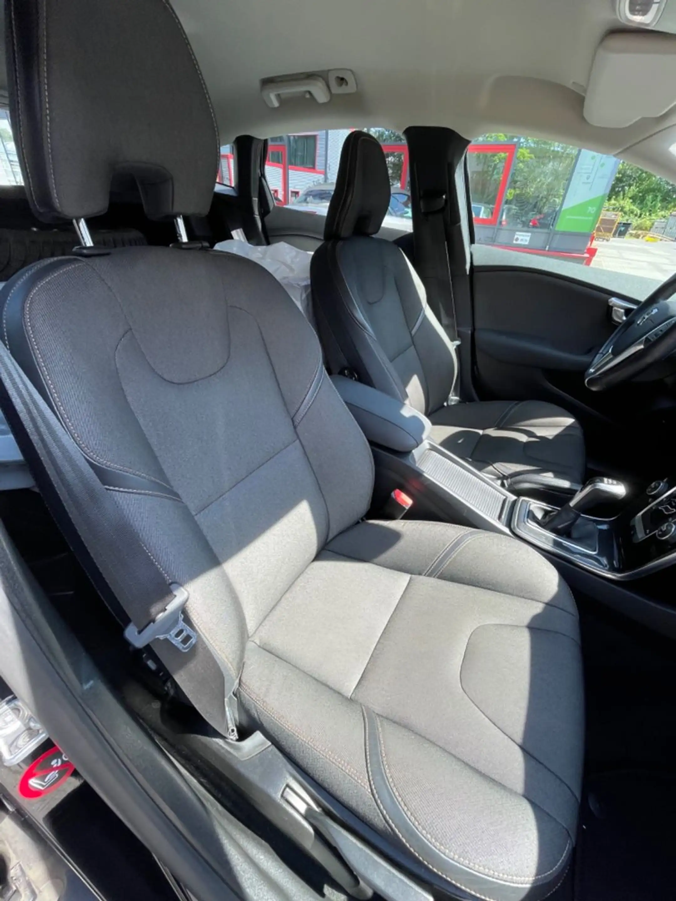 Volvo V40 Cross Country Momentum DIGITALER TACHO/LED — photo 14