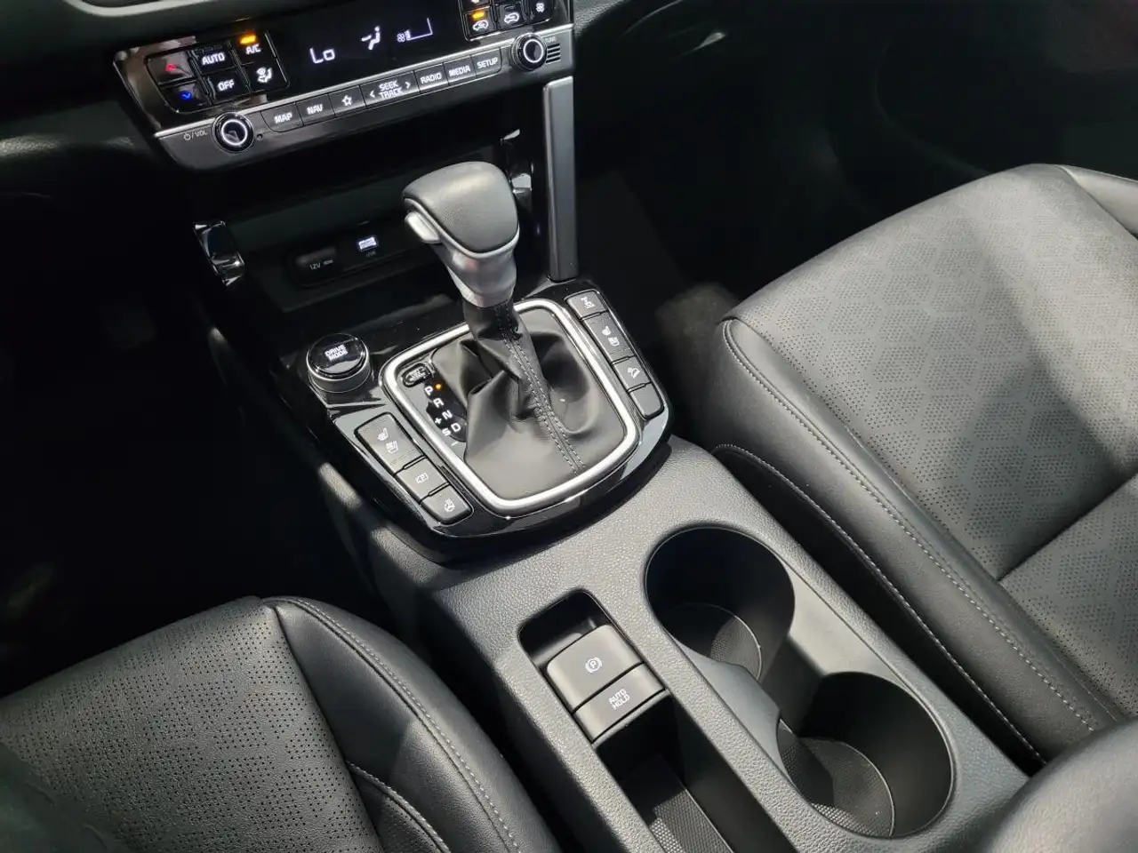 Kia Seltos снимка Kia Seltos