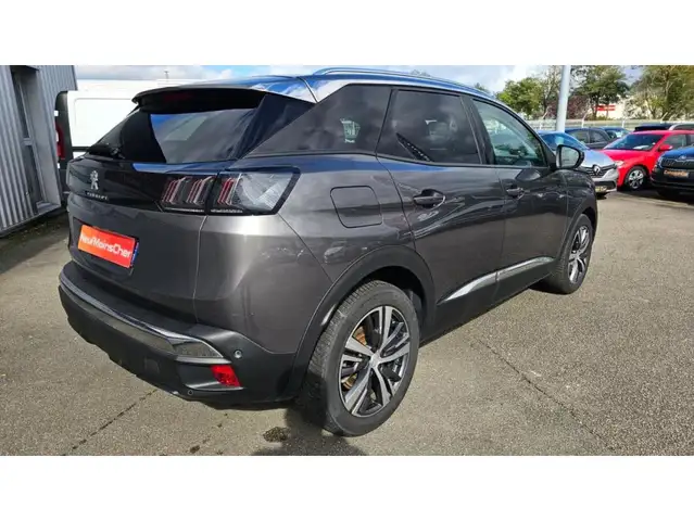 Peugeot 3008 view 3