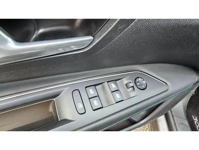 Peugeot 3008 view 9
