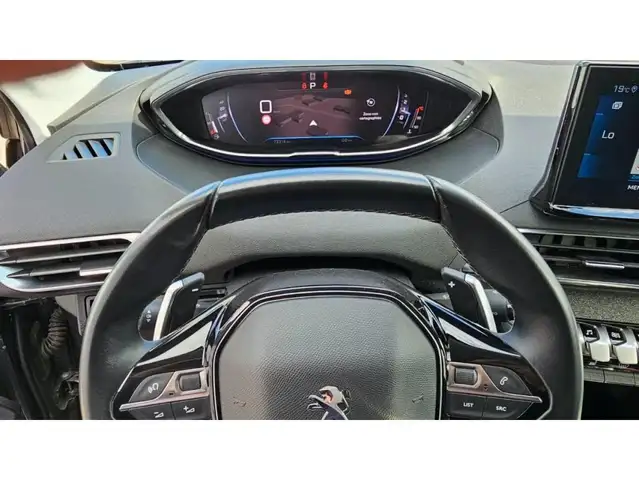 Peugeot 3008 view 5