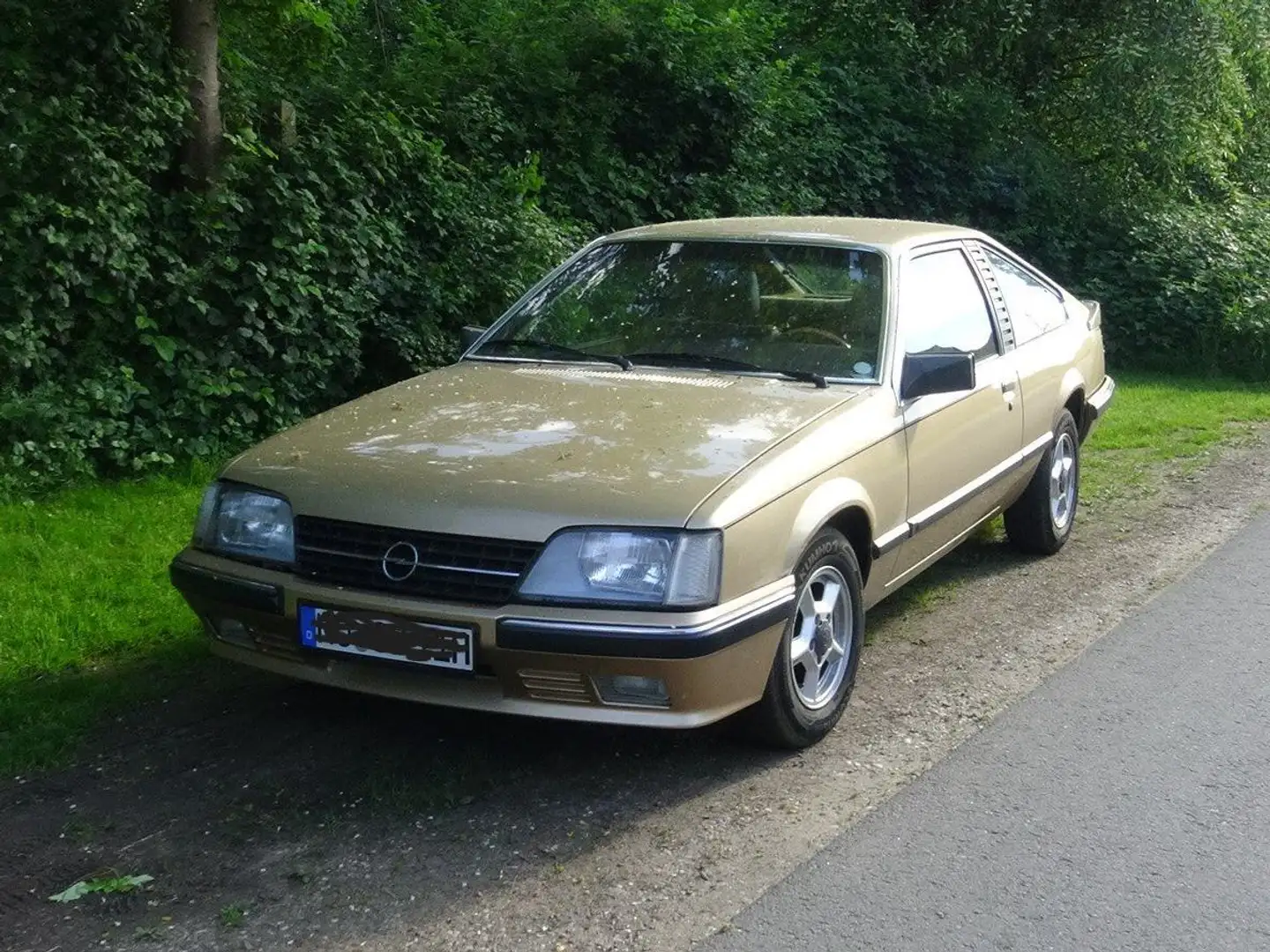 Opel Monza GSE 2,5E Zlatá - 2