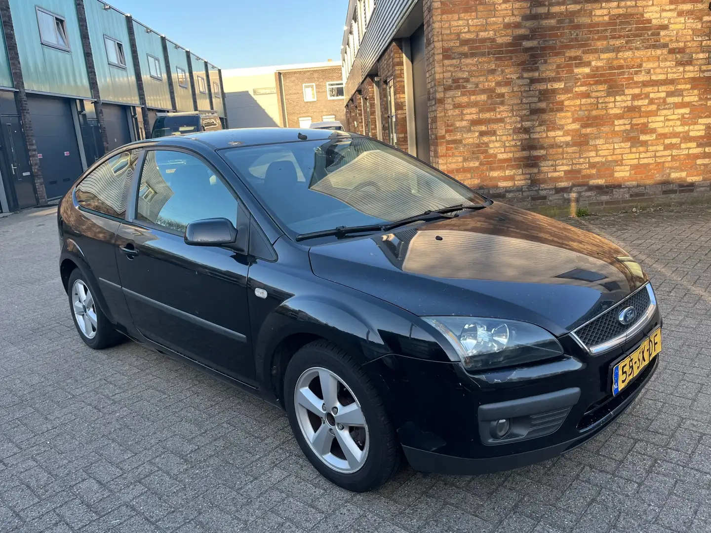 Ford Focus 1.6-16V Futura benzine Zwart - 2