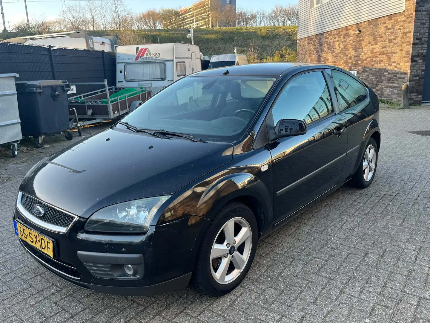 Ford Focus 1.6-16V Futura benzine Zwart - 1
