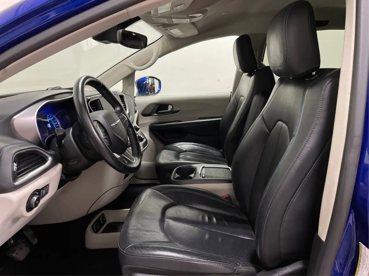 Chrysler Pacifica photo Chrysler Pacifica