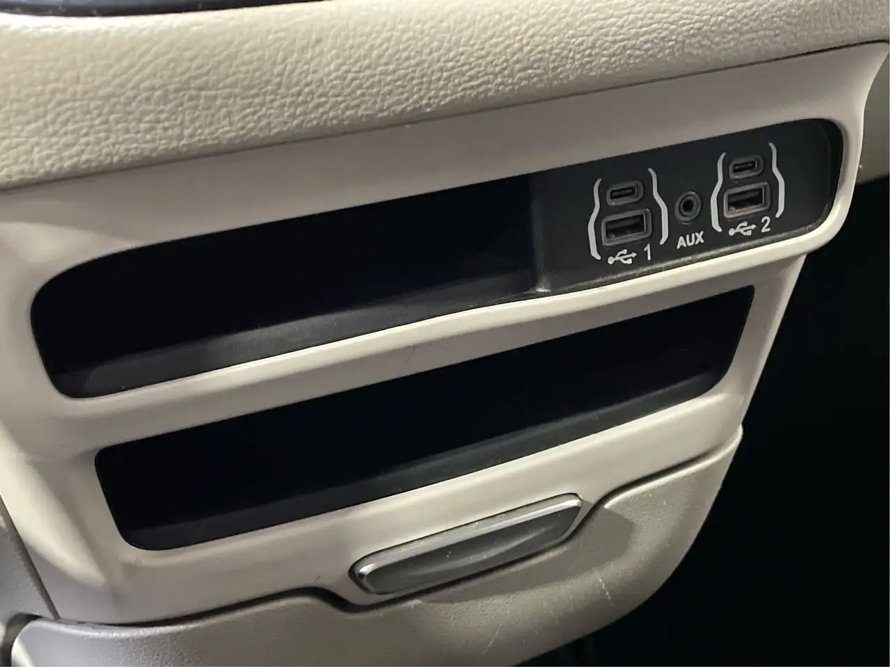 Chrysler Pacifica photo Chrysler Pacifica