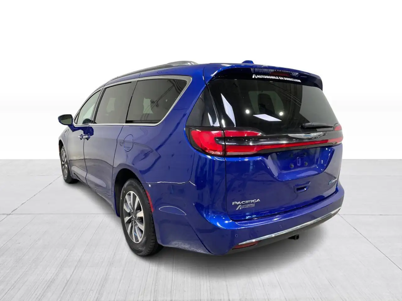 Chrysler Pacifica photo Chrysler Pacifica