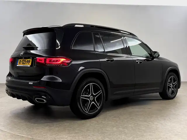 Mercedes-Benz GLB view 12