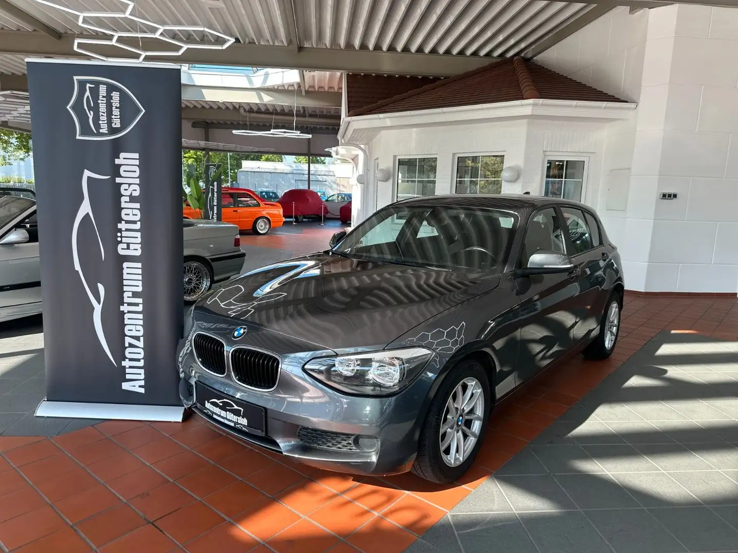 BMW 116 i 5-trg. *2.Hand/ PDC / SitzH. / Garantie * Gris - 1