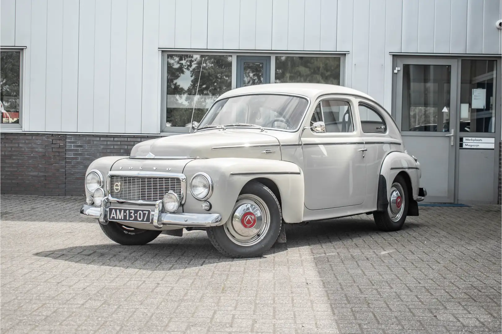 Volvo P 54403 A | Kattenrug | extreem net exemplaar Beige - 1