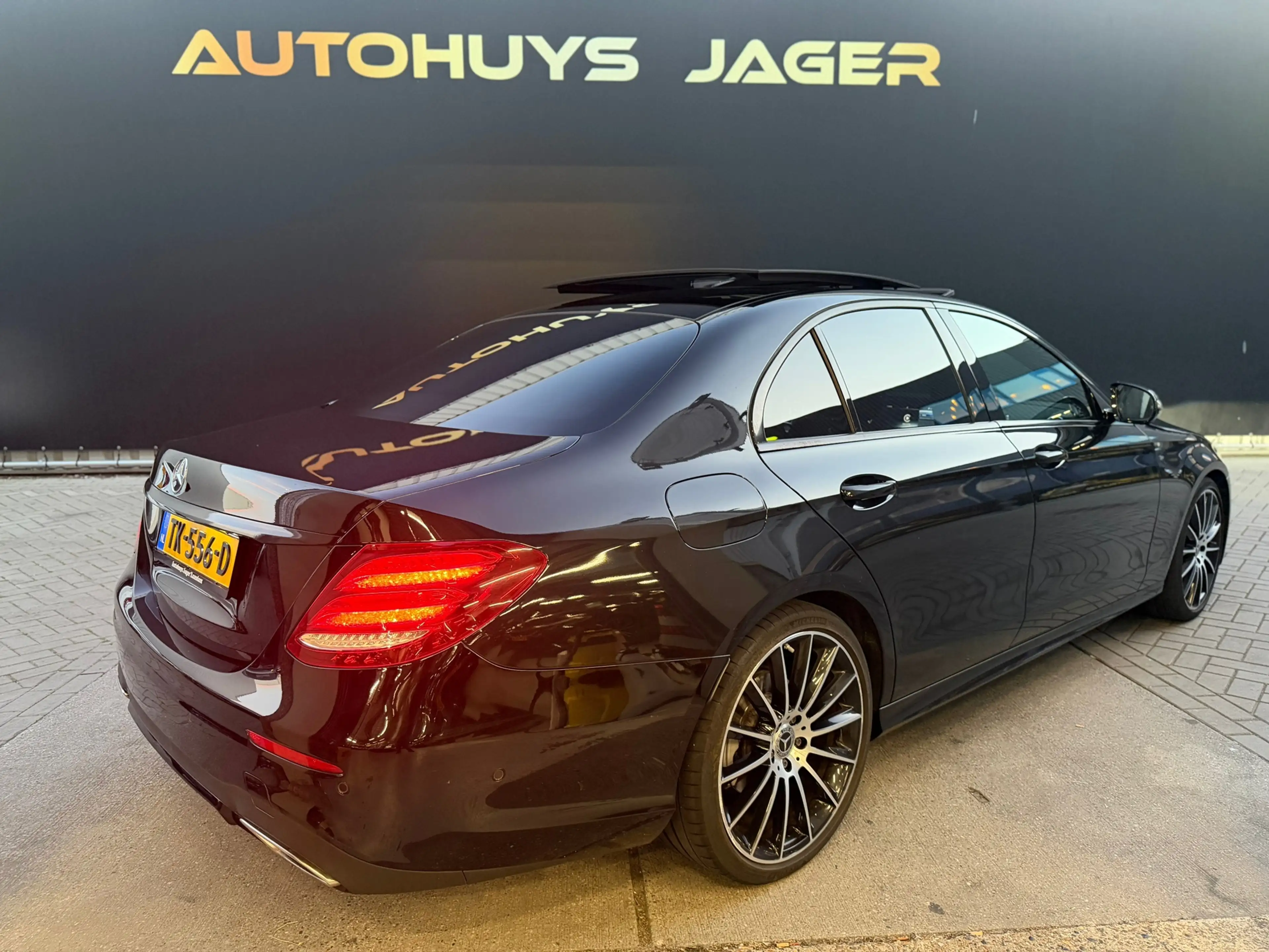 Mercedes-Benz E 200 AMG Pano Burmester Hud Camera Sfeer 360 — photo 9