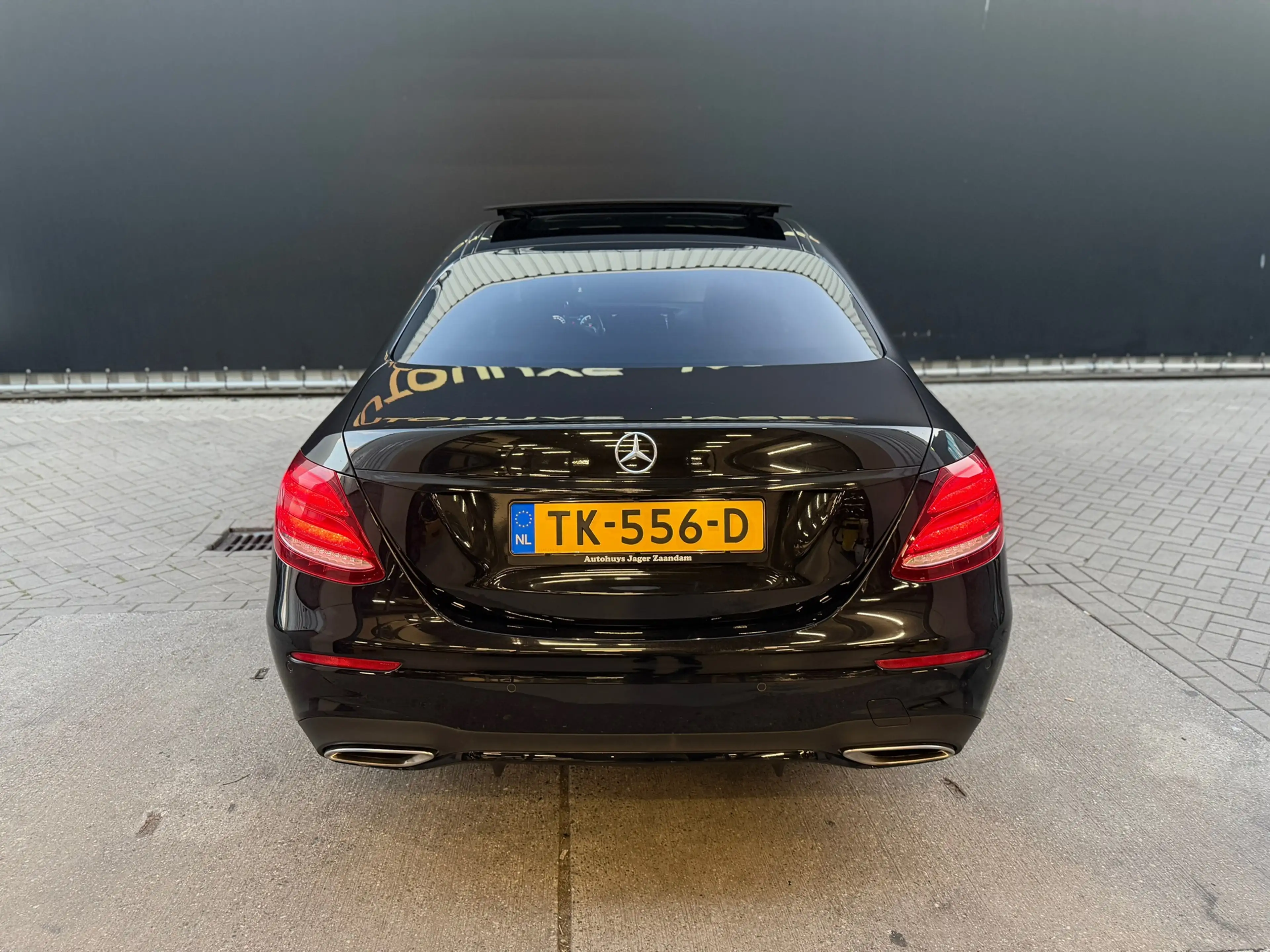 Mercedes-Benz E 200 AMG Pano Burmester Hud Camera Sfeer 360 — photo 7