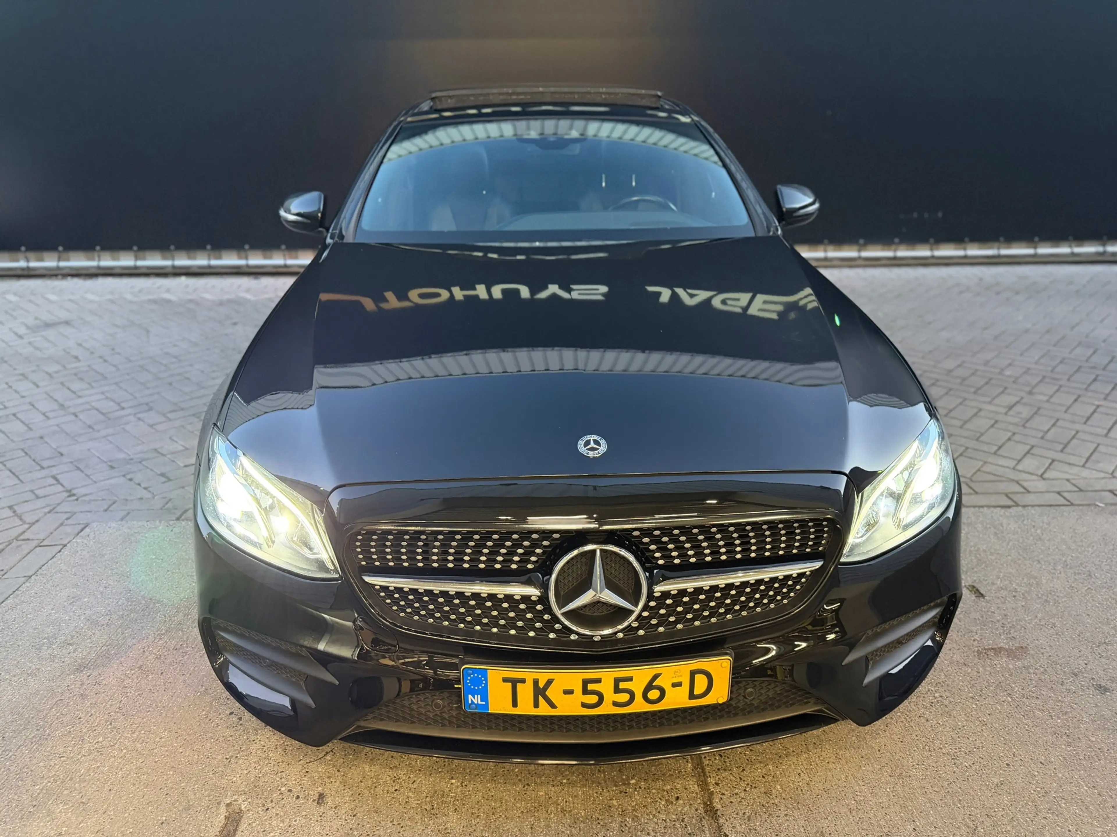 Mercedes-Benz E 200 AMG Pano Burmester Hud Camera Sfeer 360 — photo 13