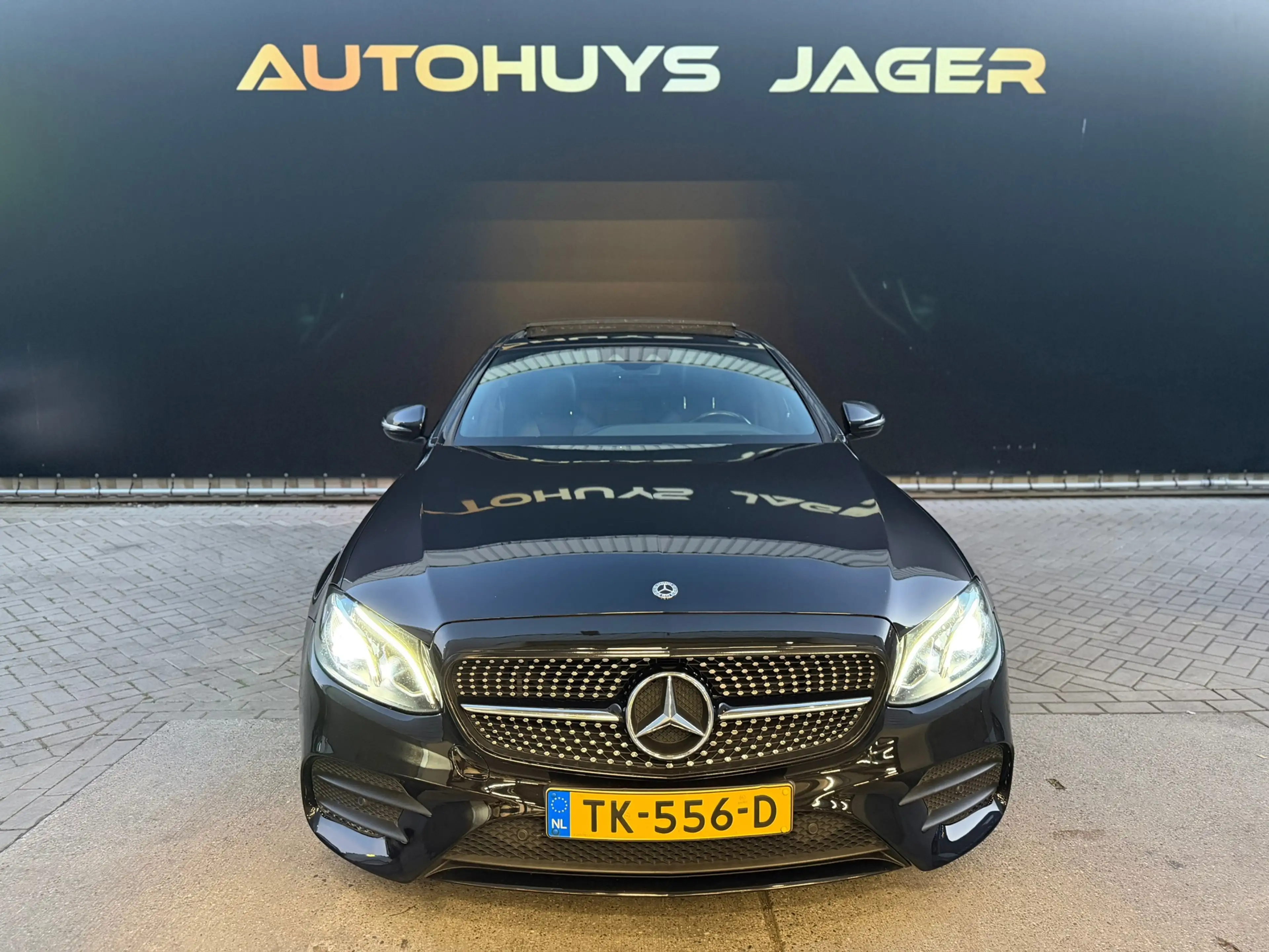 Mercedes-Benz E 200 AMG Pano Burmester Hud Camera Sfeer 360 — photo 12