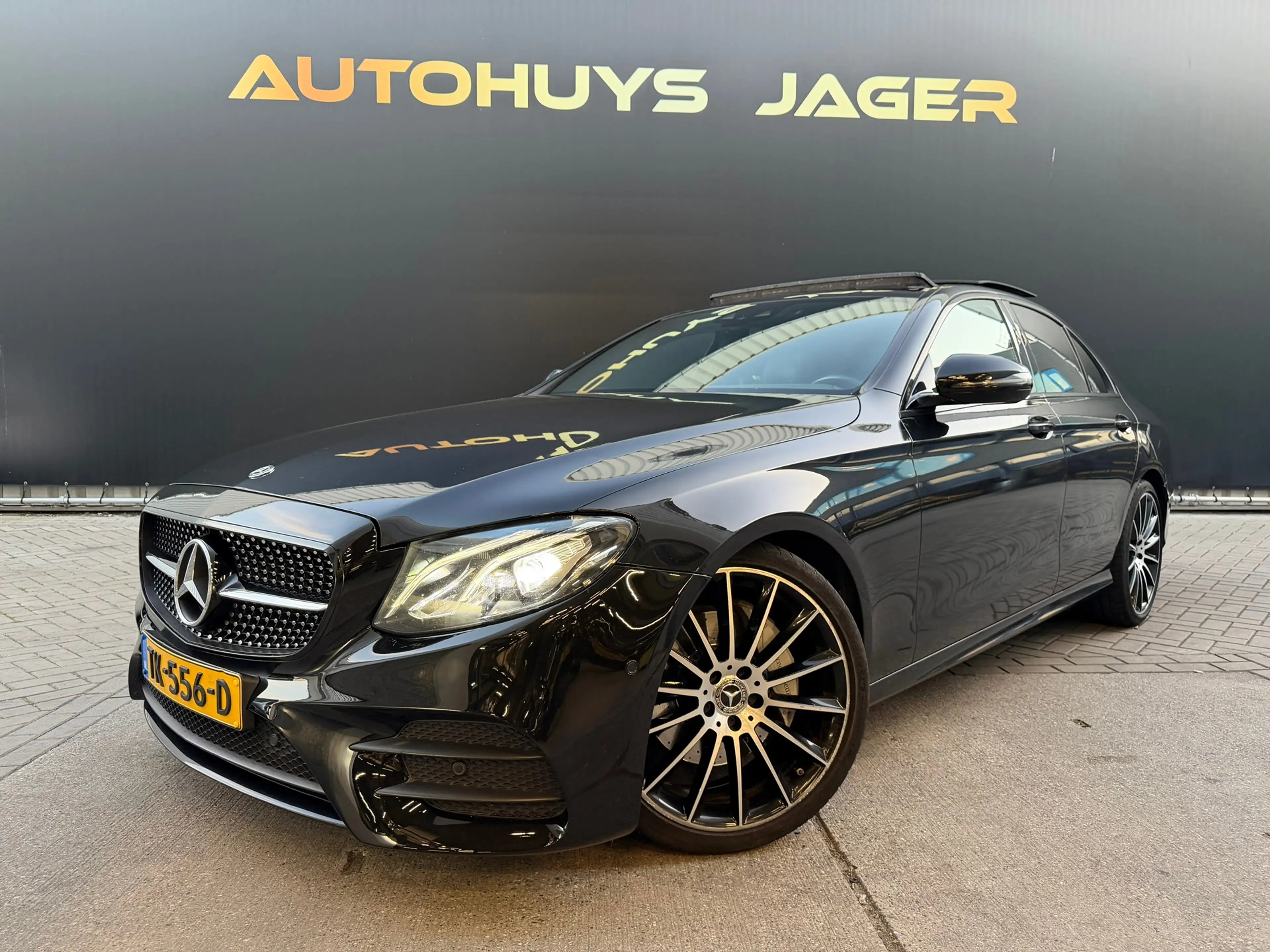Mercedes-Benz E 200 AMG Pano Burmester Hud Camera Sfeer 360