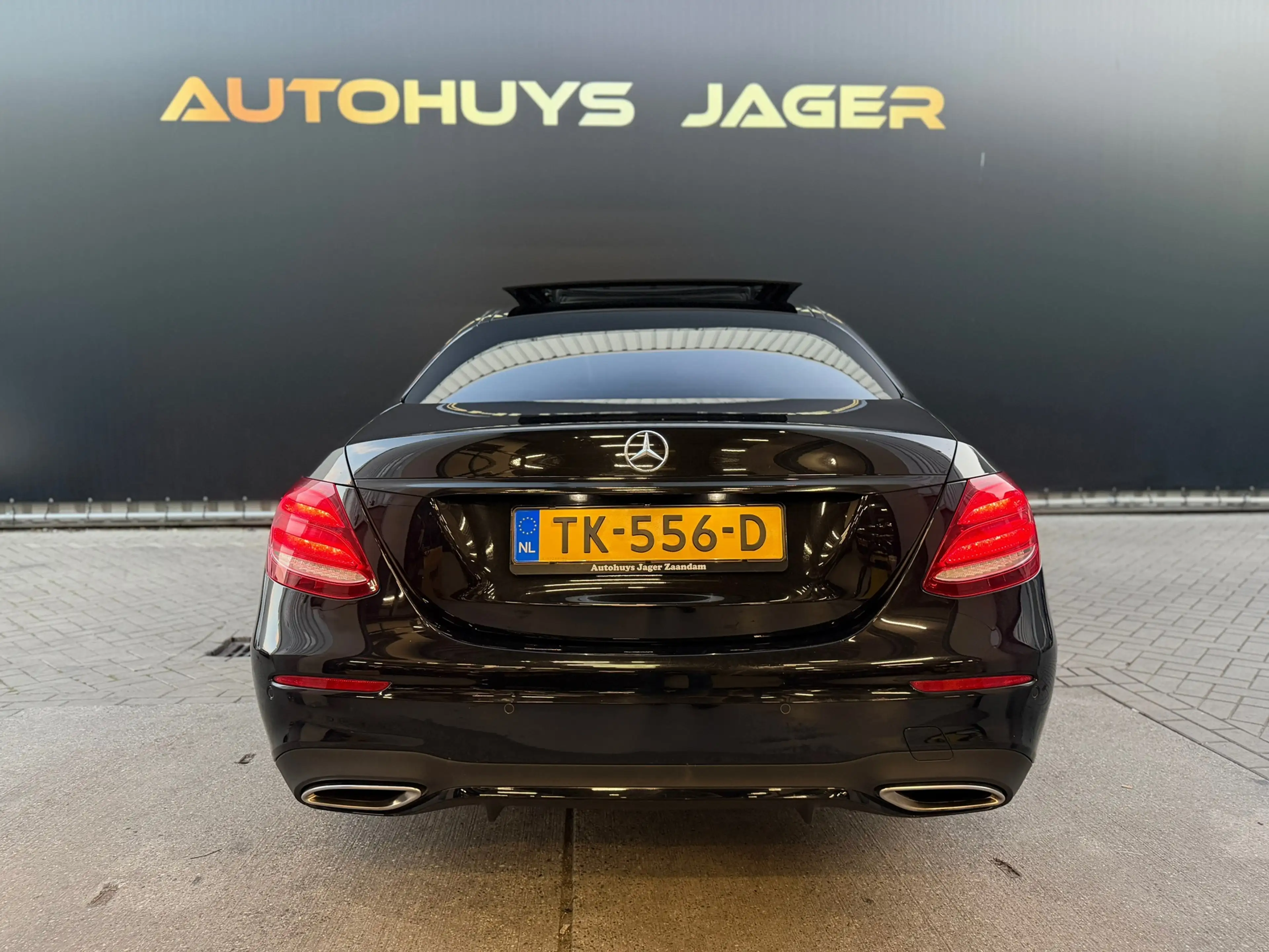 Mercedes-Benz E 200 AMG Pano Burmester Hud Camera Sfeer 360 — photo 6