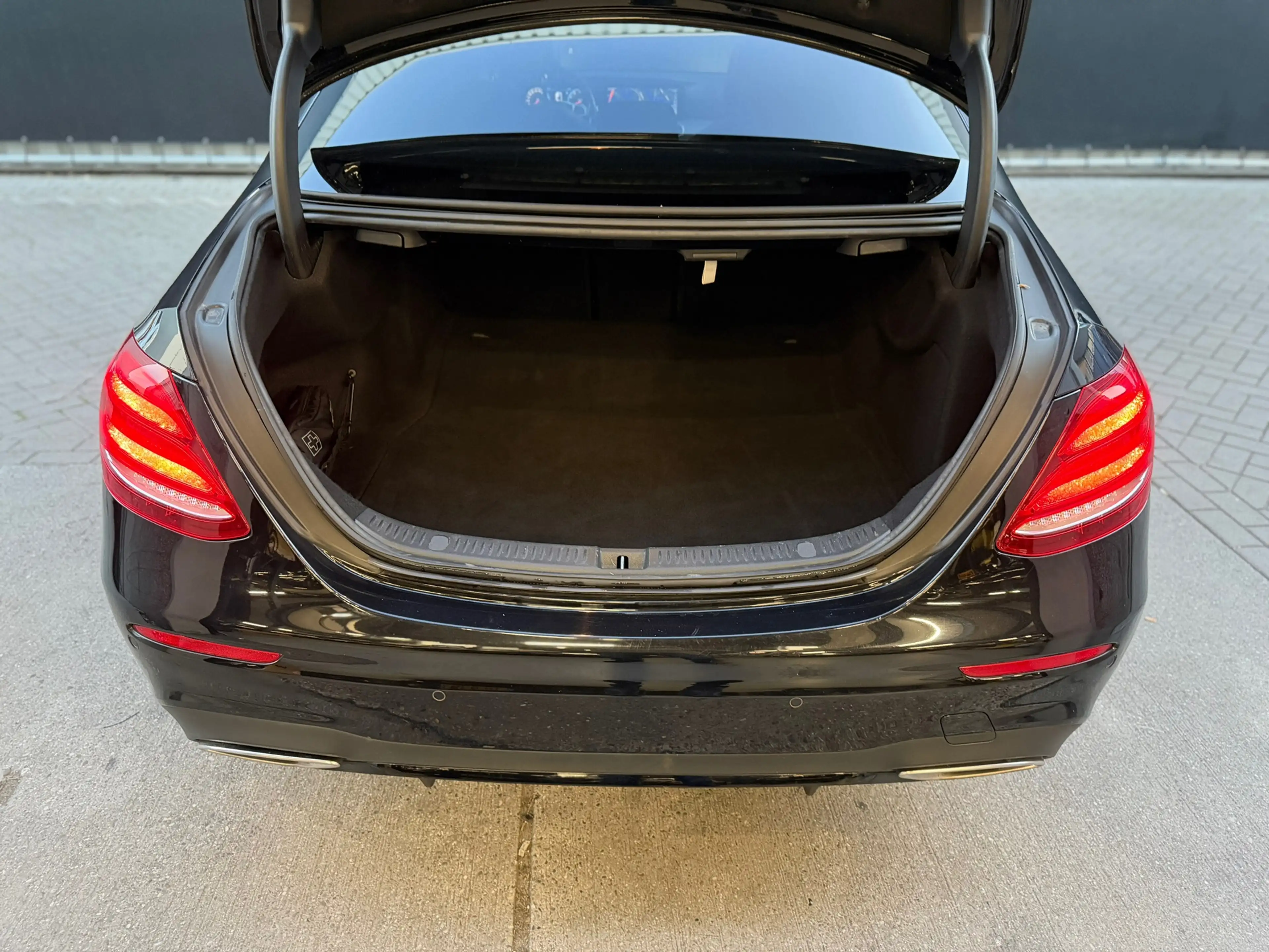 Mercedes-Benz E 200 AMG Pano Burmester Hud Camera Sfeer 360 — photo 15
