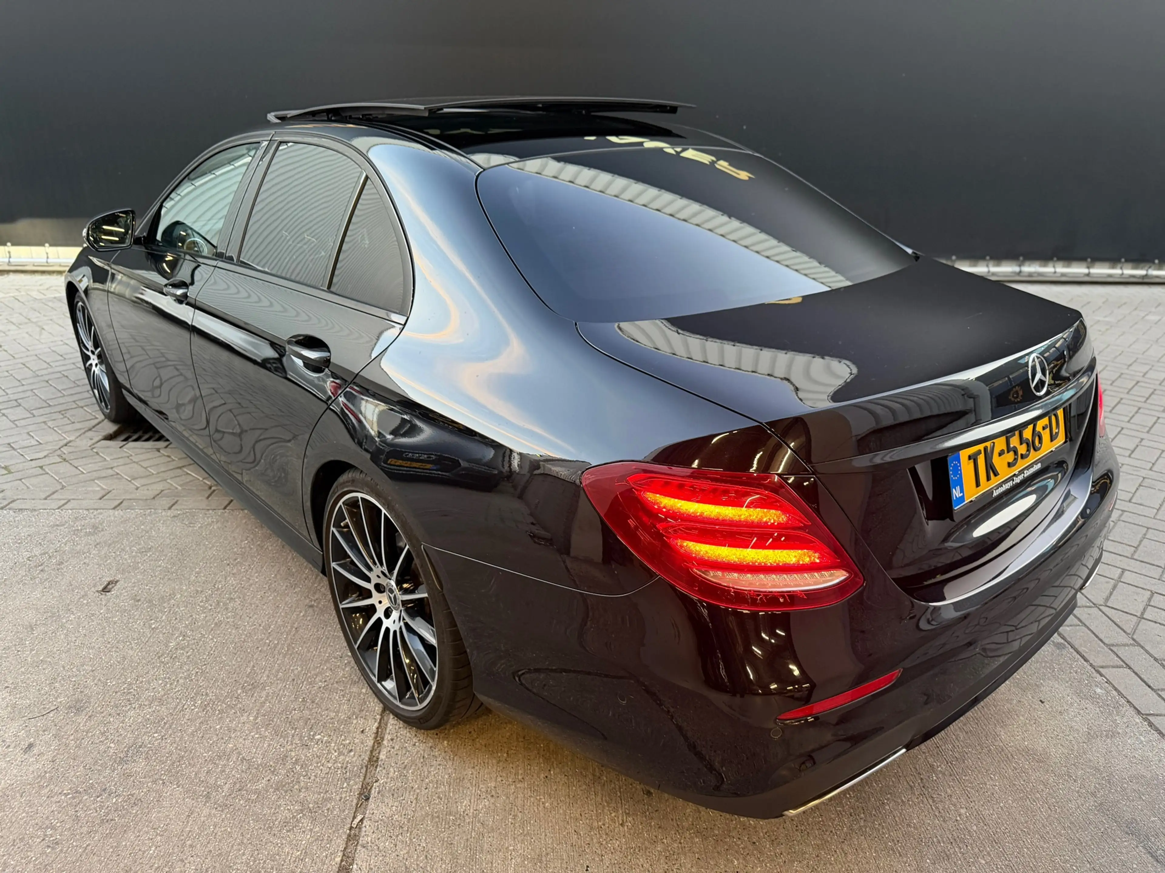 Mercedes-Benz E 200 AMG Pano Burmester Hud Camera Sfeer 360 — photo 5
