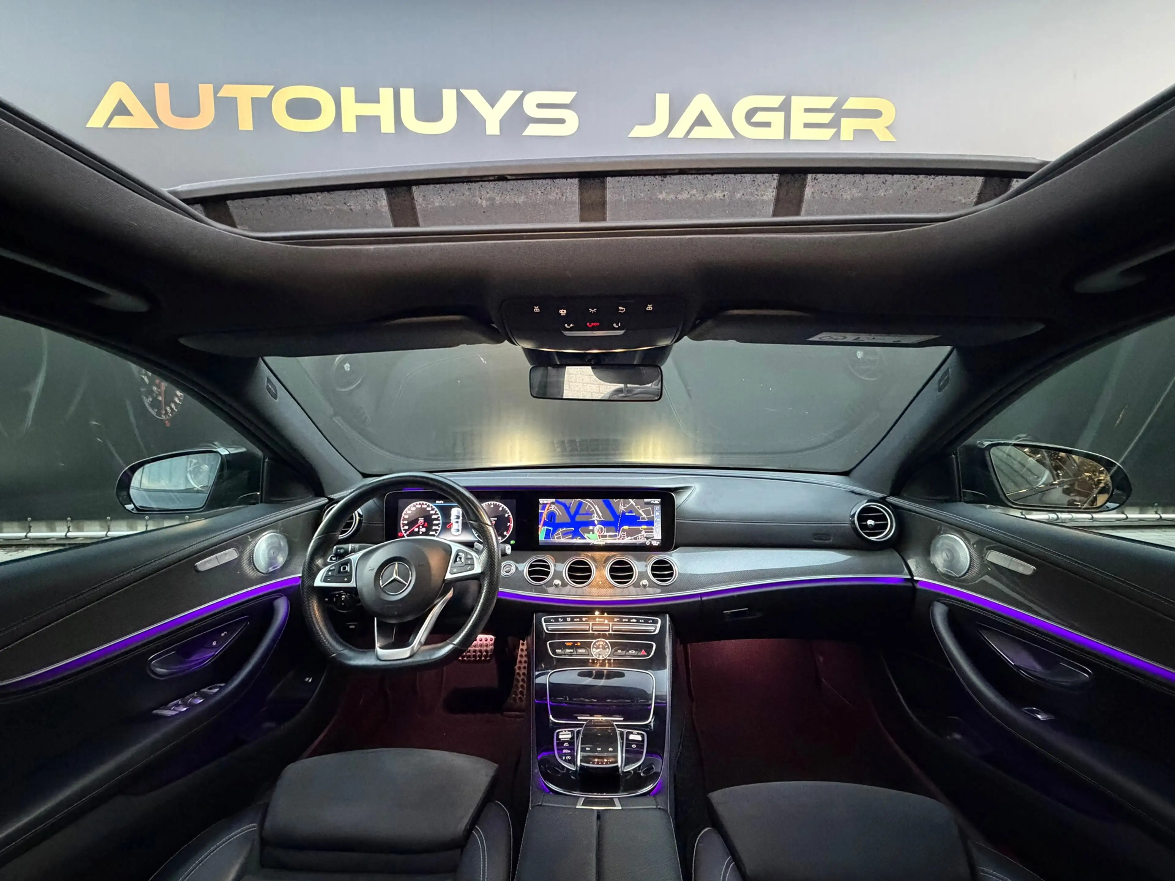 Mercedes-Benz E 200 AMG Pano Burmester Hud Camera Sfeer 360 — photo 3