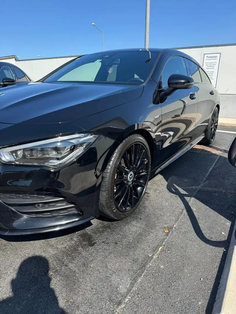 Mercedes-Benz CLA 220 d Shooting Brake 4MATIC Aut. Schwarz - 1