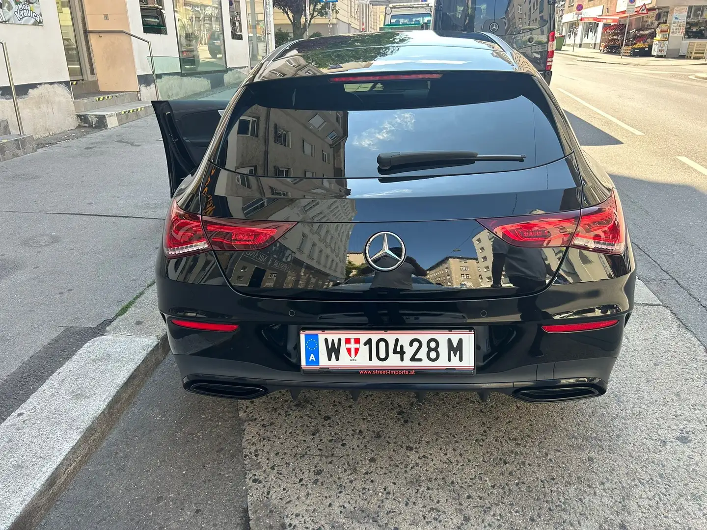 Mercedes-Benz CLA 220 d Shooting Brake 4MATIC Aut. Schwarz - 2