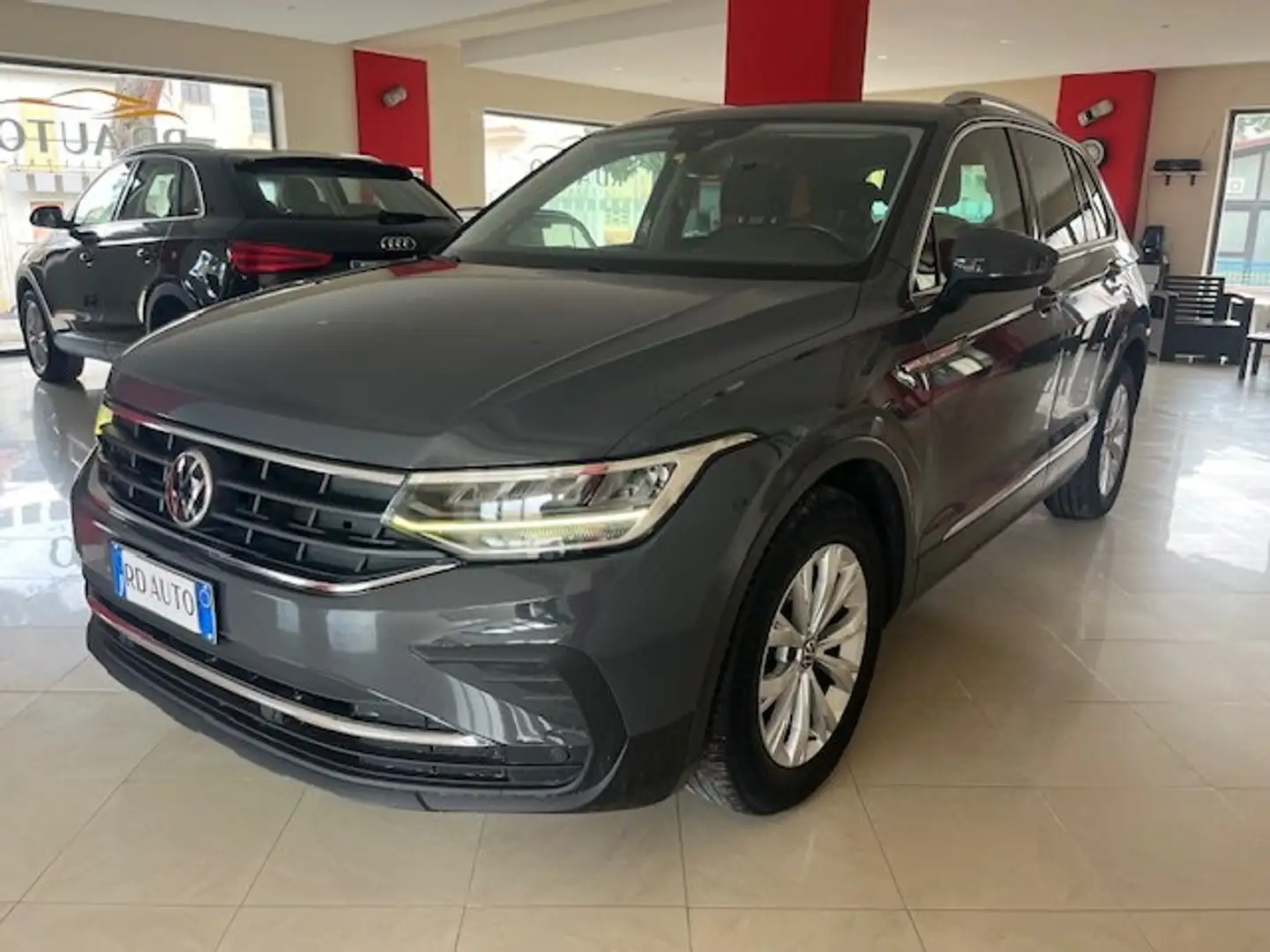 Volkswagen Tiguan Tiguan II 2021 2.0 tdi Life 150cv dsg Grigio - 1
