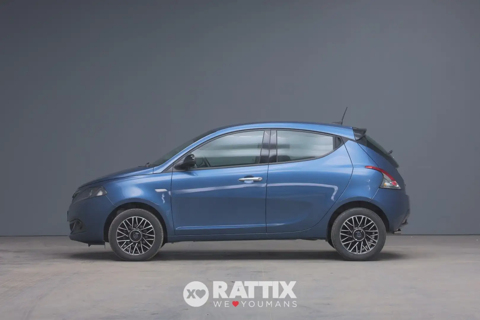 Lancia Ypsilon 1.0 Firefly Hybrid 70CV Silver Modrá - 2