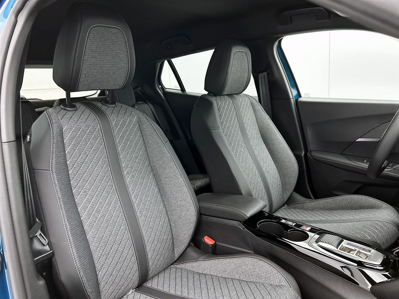 Peugeot 2008 1.2 Hybrid 145pk Allure | Voorraaddeal! | Navigati — photo 13