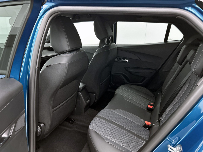 Peugeot 2008 1.2 Hybrid 145pk Allure | Voorraaddeal! | Navigati — photo 14