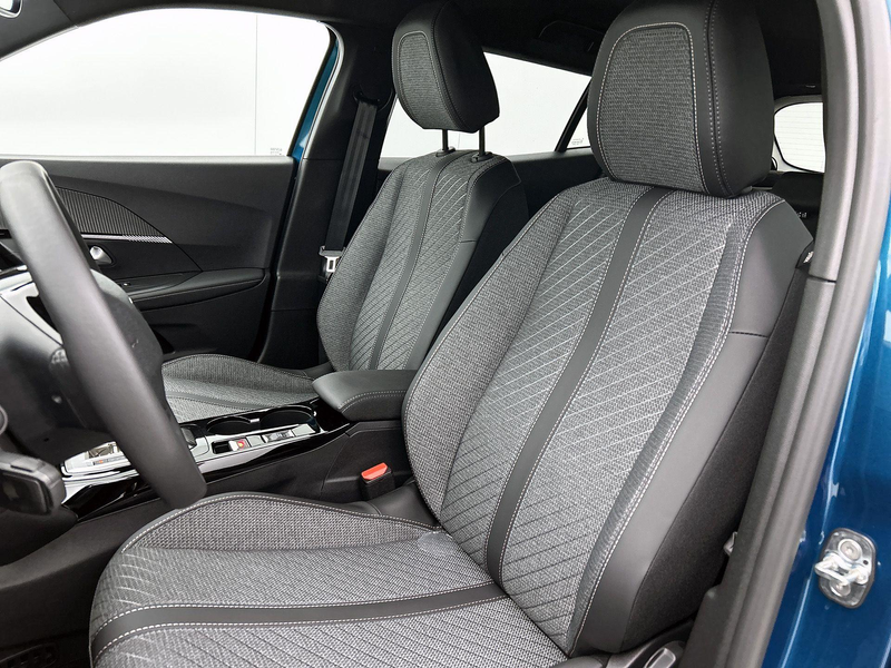 Peugeot 2008 1.2 Hybrid 145pk Allure | Voorraaddeal! | Navigati — photo 9