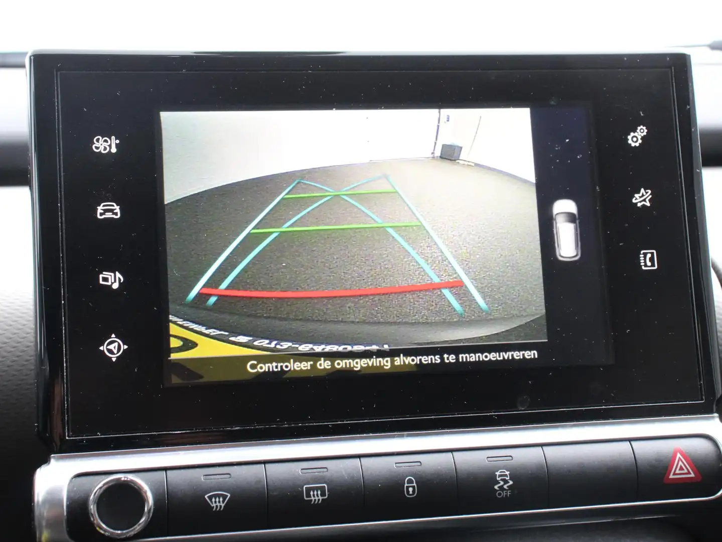 Citroen C4 Cactus 1.2 PureTech Shine | Navigatie | Climate Control | Noir - 2